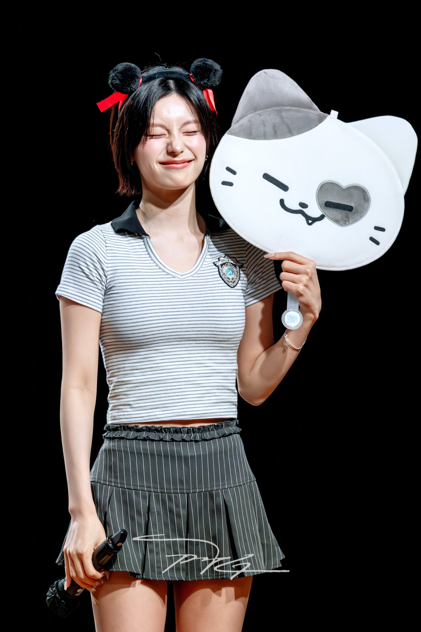 Recent activity shot of Yeji (ITZY)