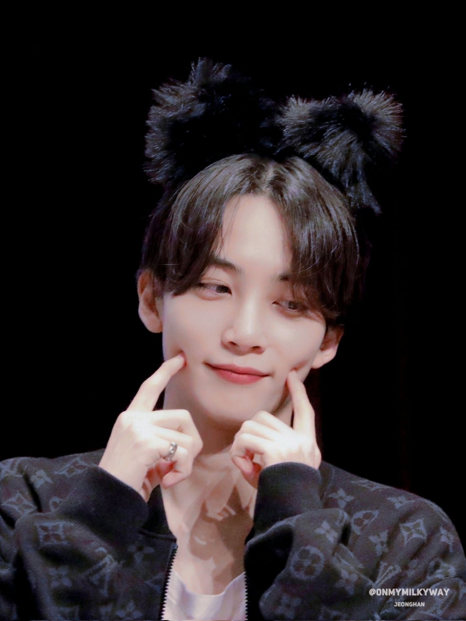 Recent activity shot of Jeonghan (SEVENTEEN)
