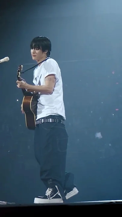 A heartfelt wallpaper shared by WOODZ's fans