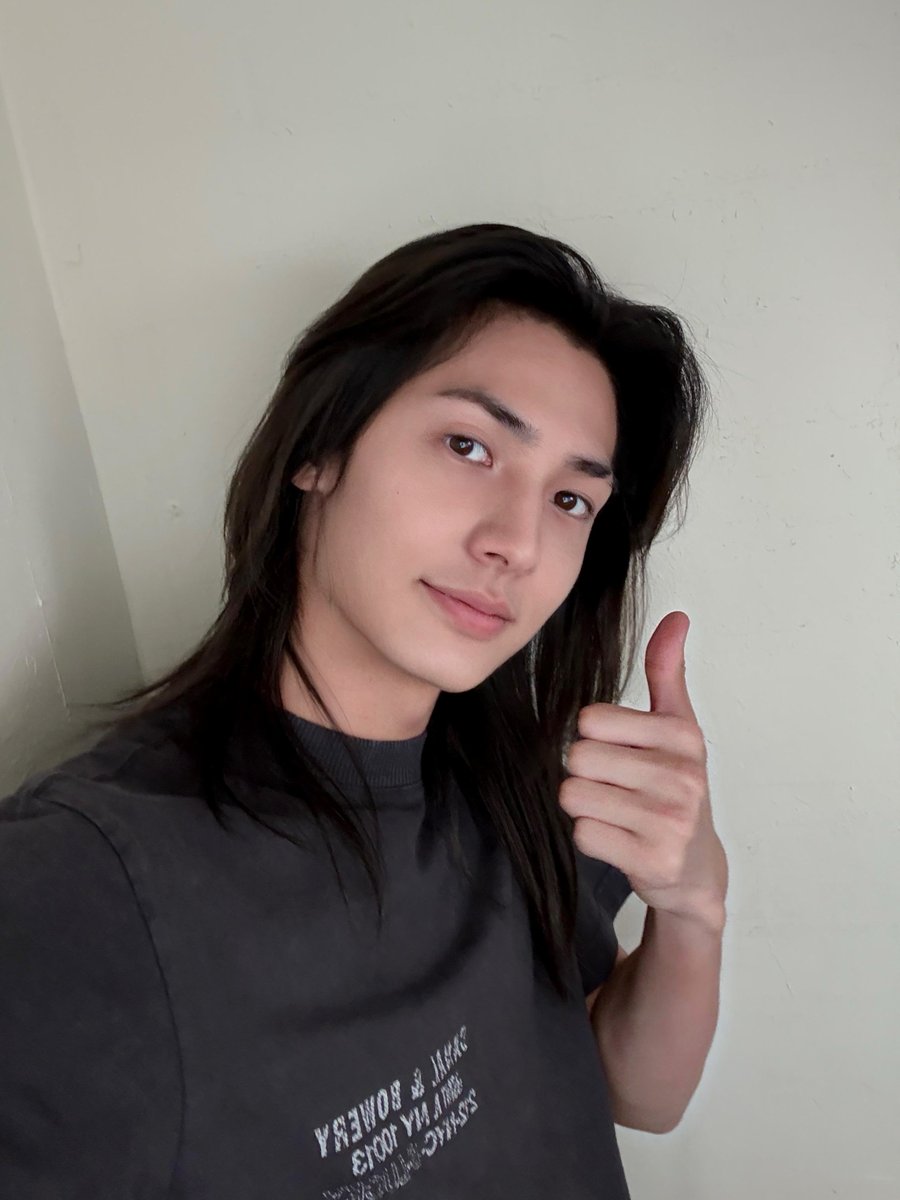 Recent activity shot of Xdinary Heroes