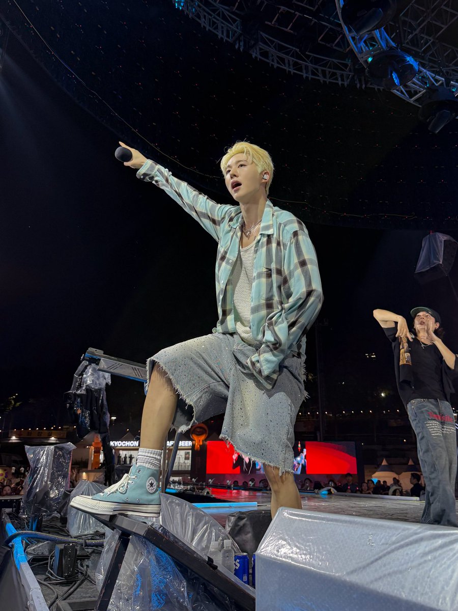 Behind-the-scenes cut of B.I
