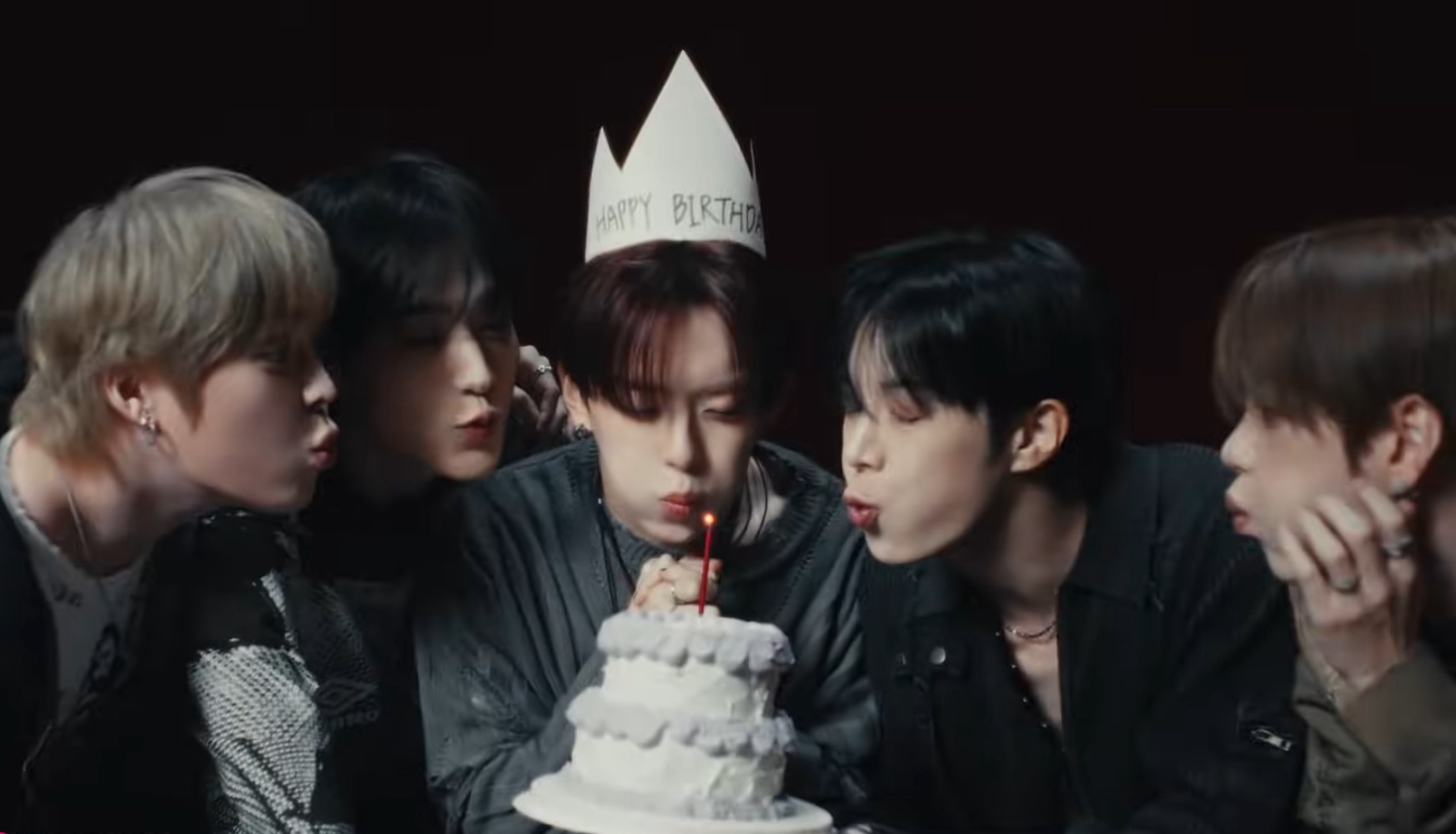 Behind-the-scenes cut of Kangmin (VERIVERY)