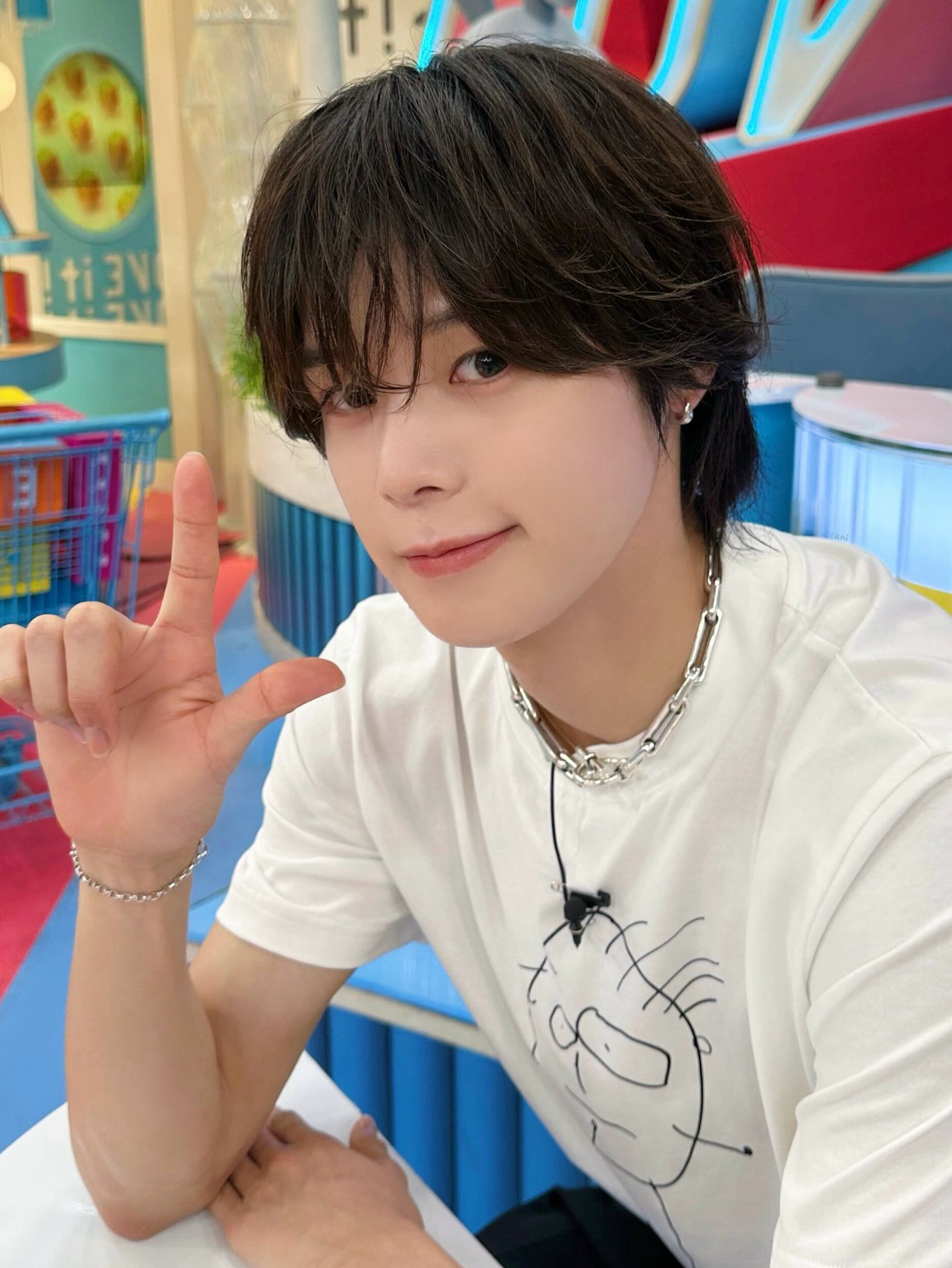 Behind-the-scenes cut of K (&TEAM)