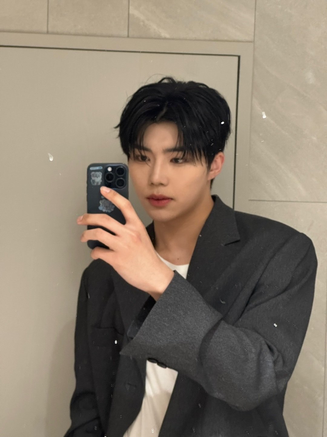 Behind-the-scenes cut of Park Gunwook (ZEROBASEONE)