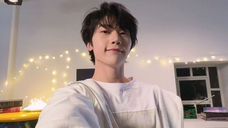 Recent activity shot of Seok Matthew (ZEROBASEONE)