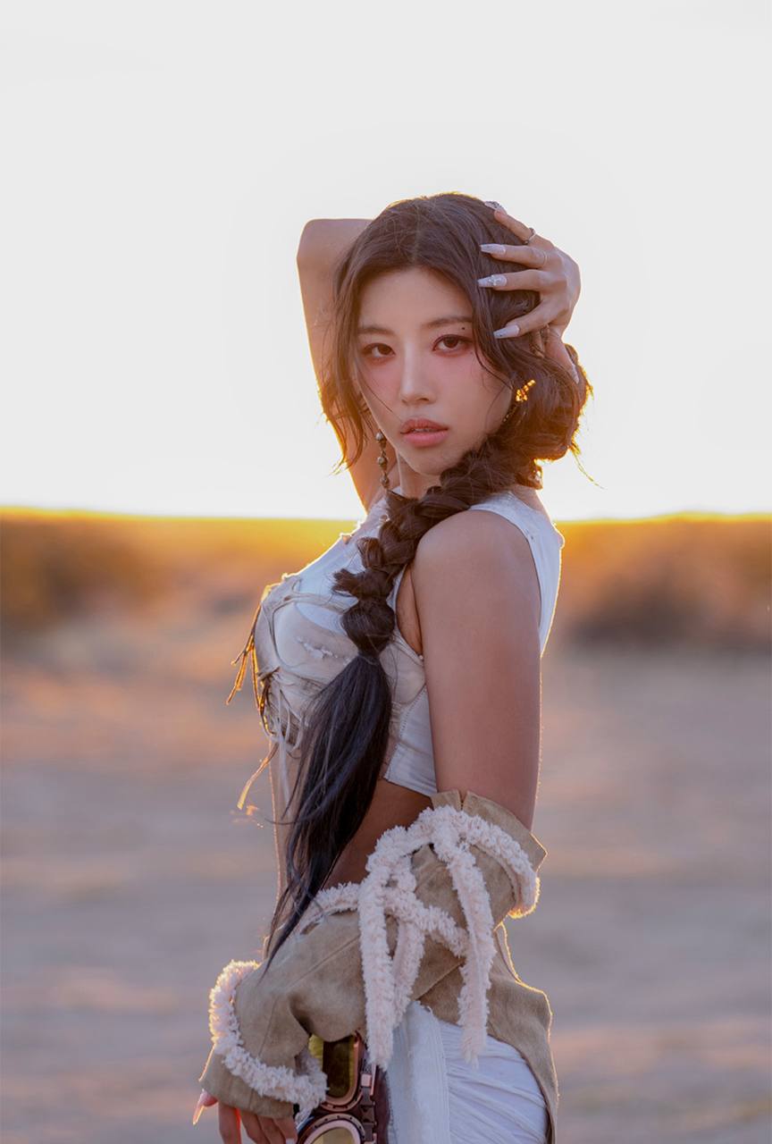 Behind-the-scenes cut of E.Sha (X:IN)