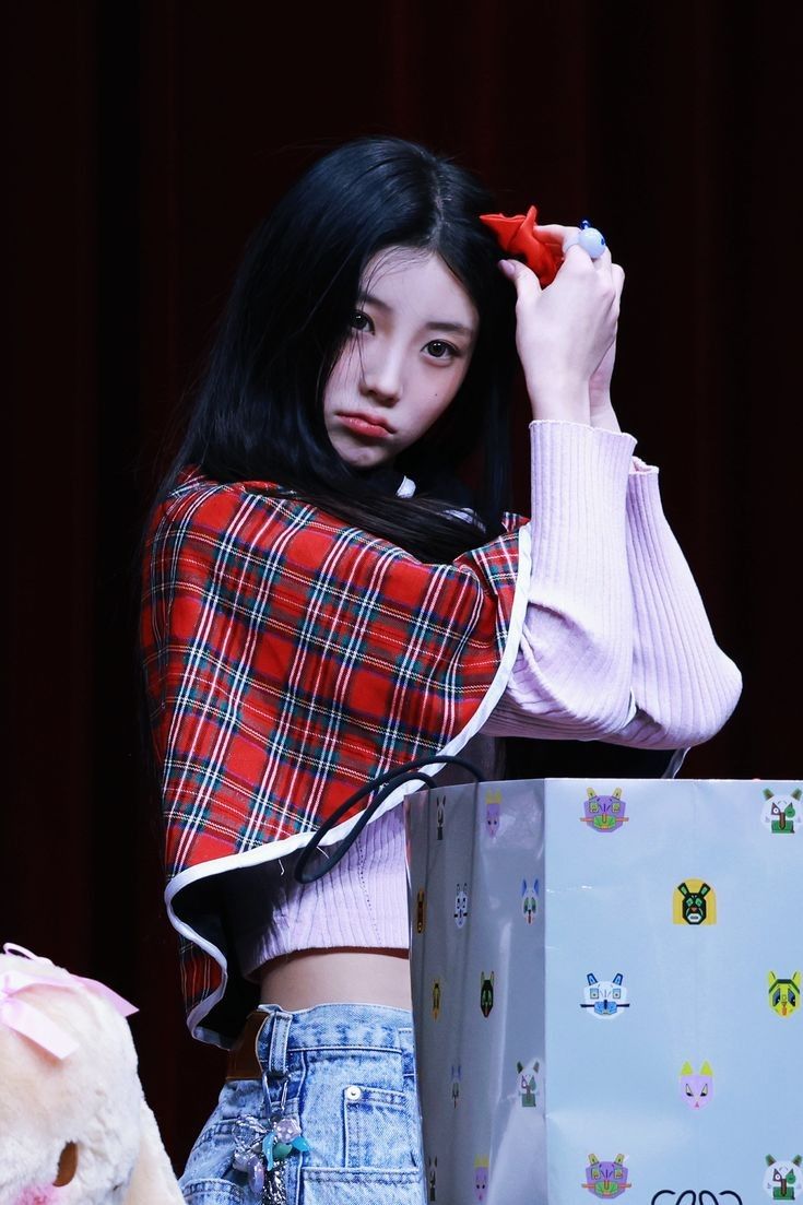 Behind-the-scenes cut of Wonhee (ILLIT)