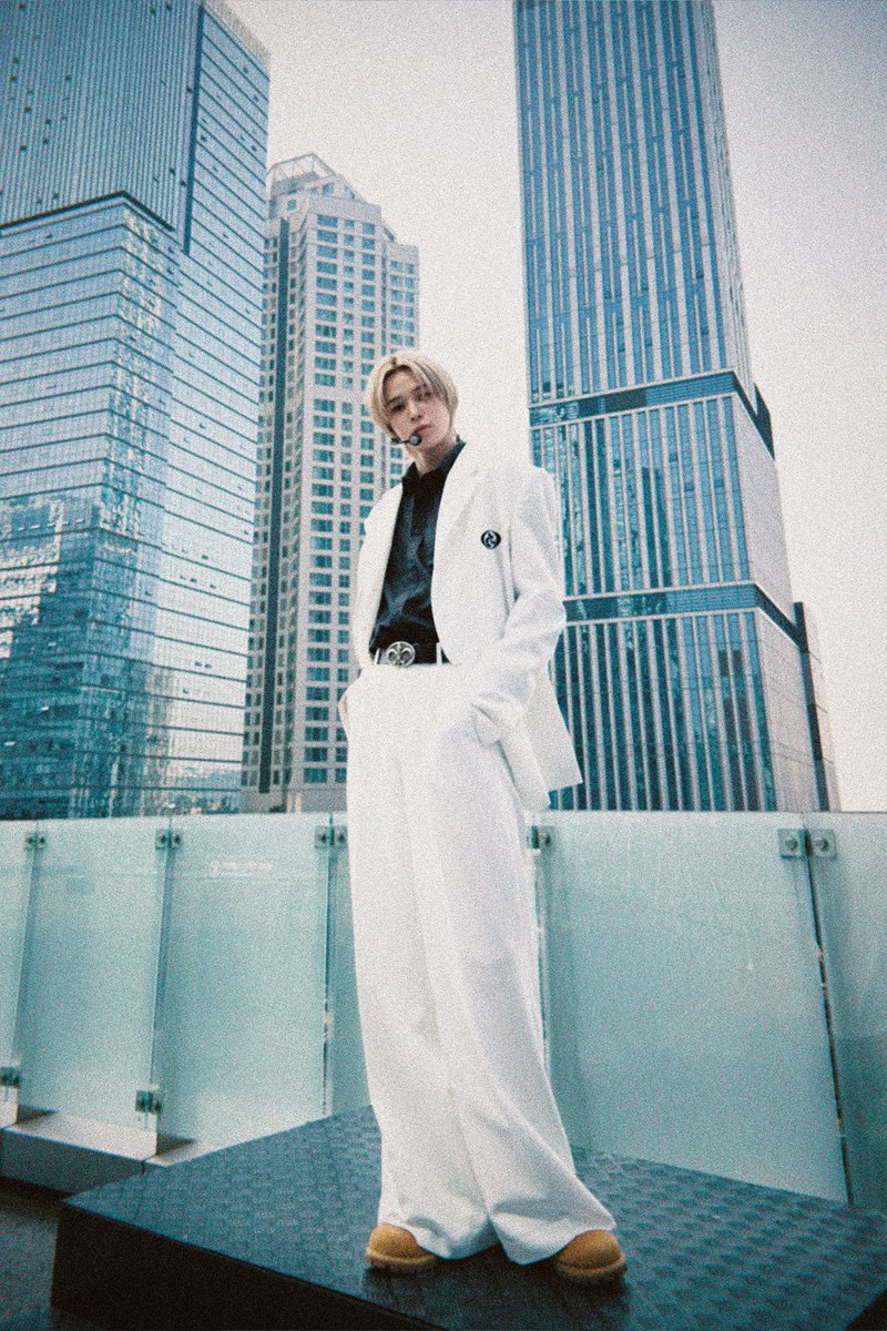 A moment captured by &TEAM's fan