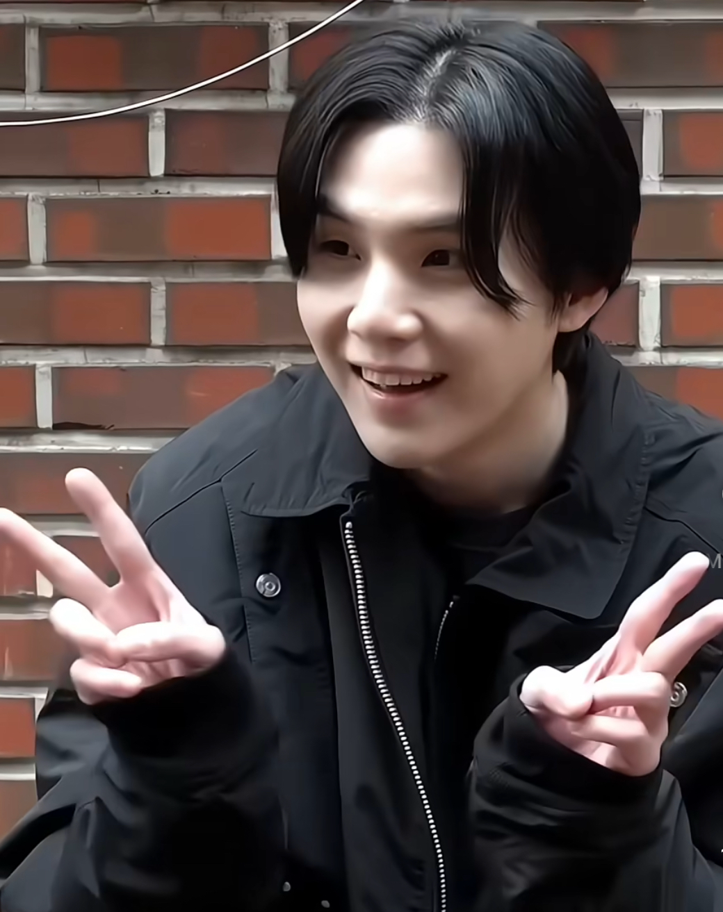 SUGA (防彈少年團)的最新活動照片