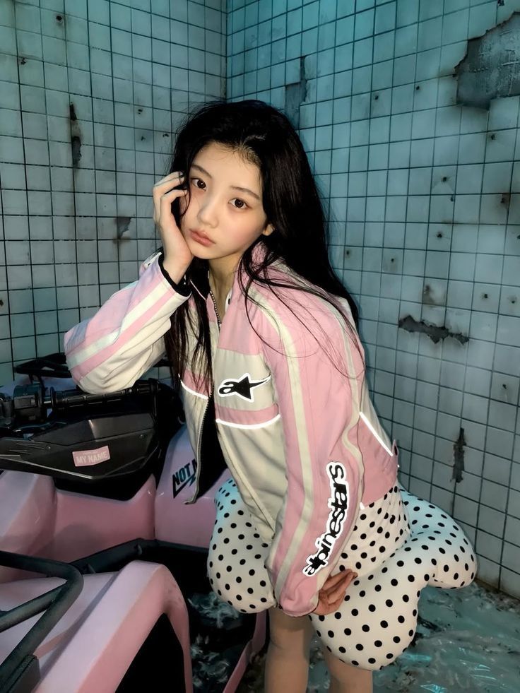 Recent activity shot of Wonhee (ILLIT)