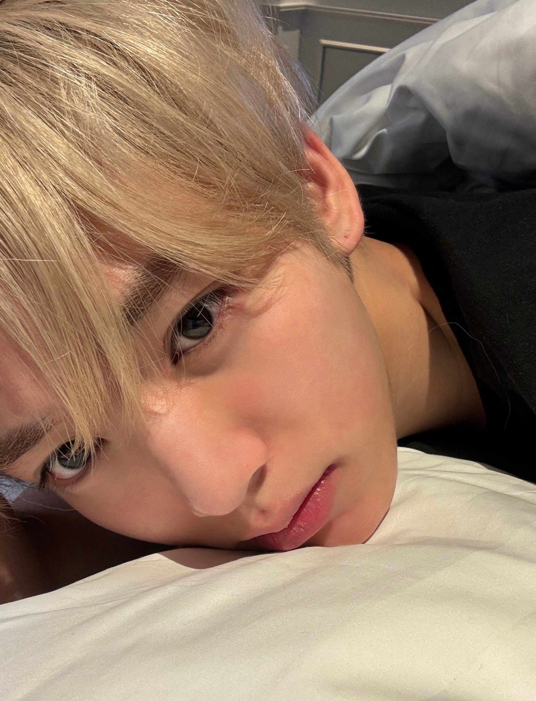 Recent activity shot of Han Yujin (ZEROBASEONE)