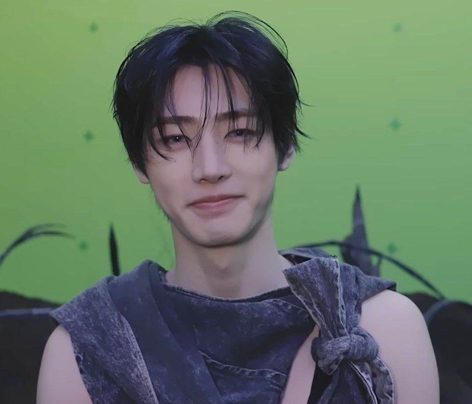 Behind-the-scenes cut of Sunghoon (ENHYPEN)