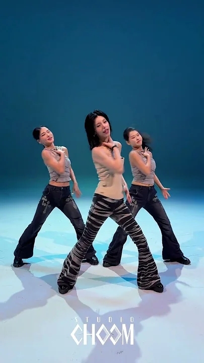 Today's most popular wallpaper in the Yeji (ITZY) community