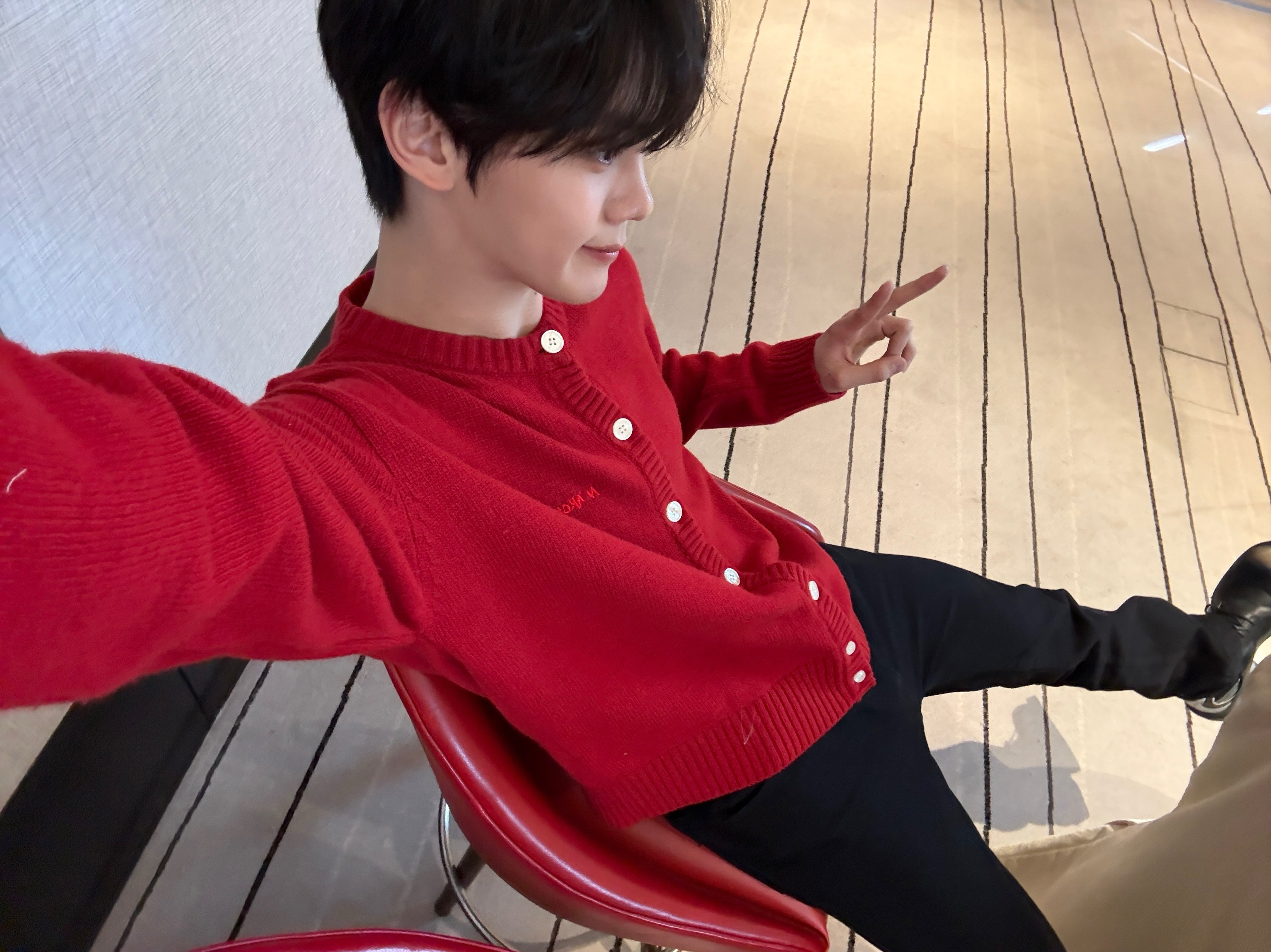 A moment captured by Kim Gyuvin (ZEROBASEONE)'s fan