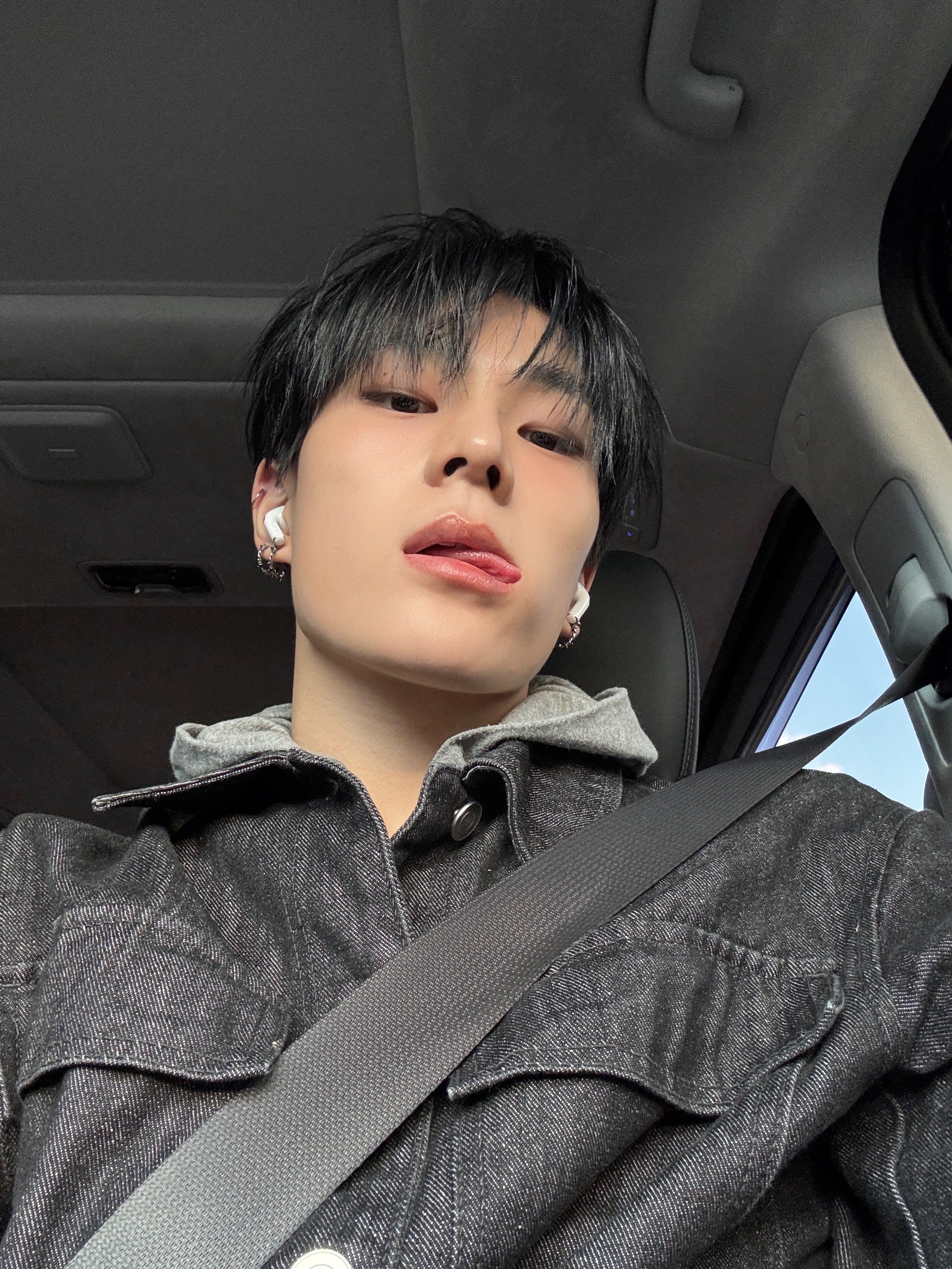 Latest photo of Kim Junmin (WHIB)