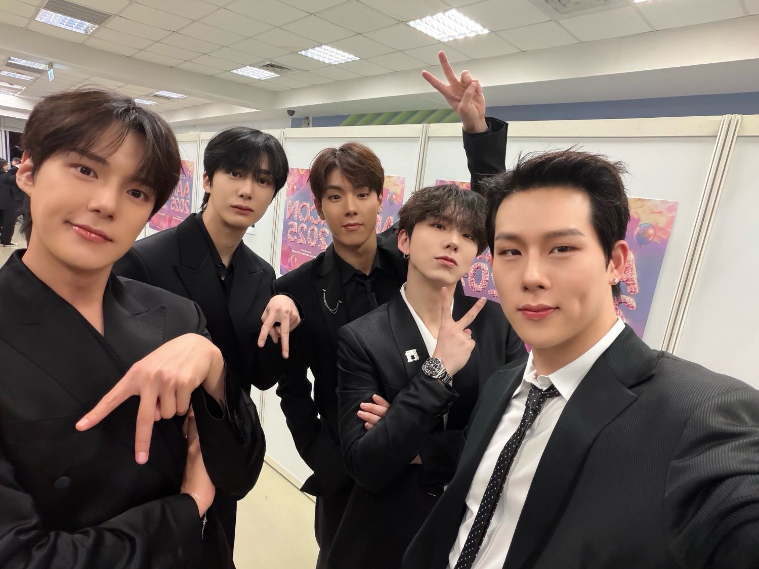 Potret di balik layar Shownu (MONSTA X)