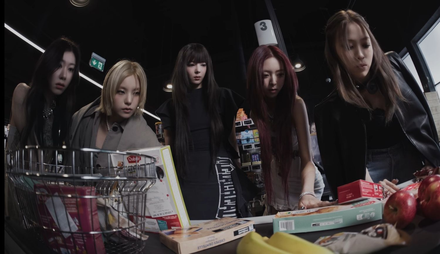 Behind-the-scenes cut of ITZY