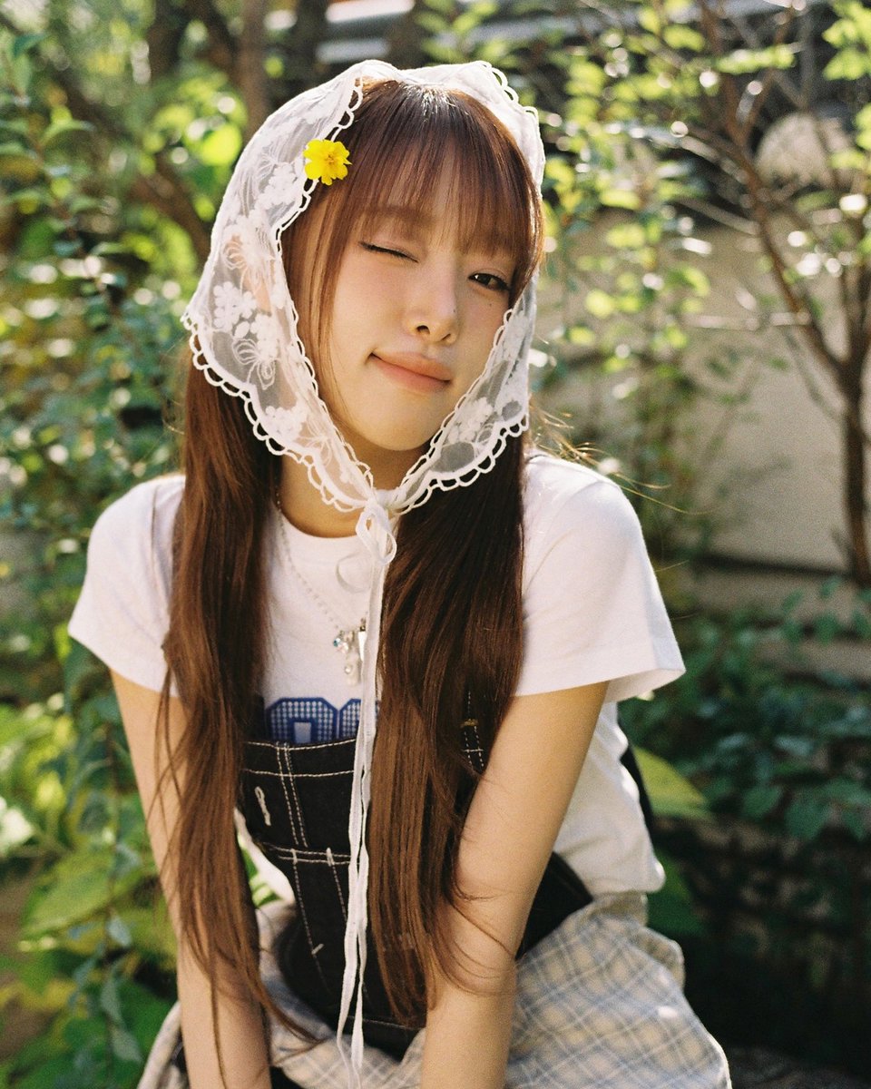 Behind-the-scenes cut of Choi Yena