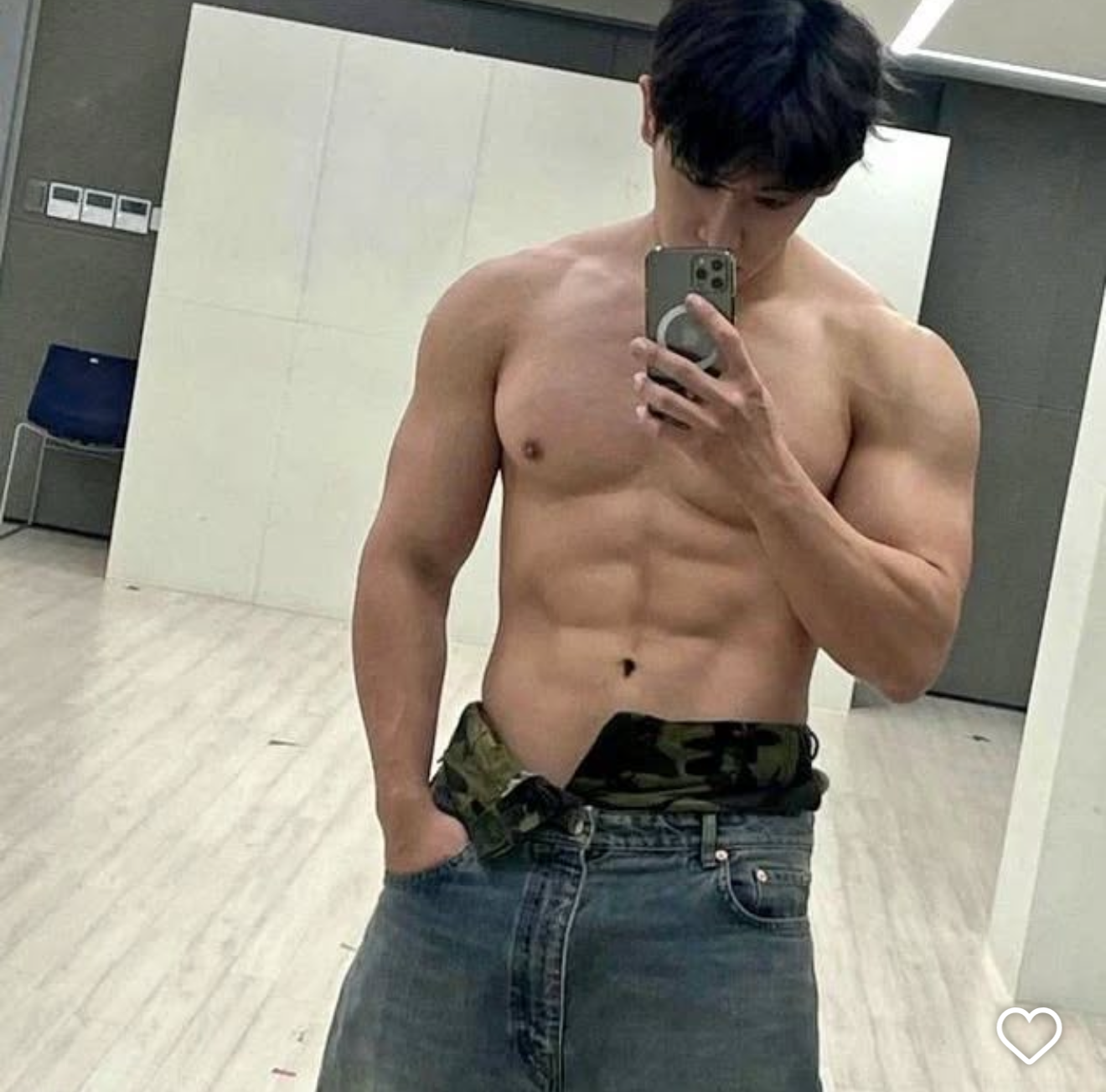 Recent activity shot of Shownu (MONSTA X)