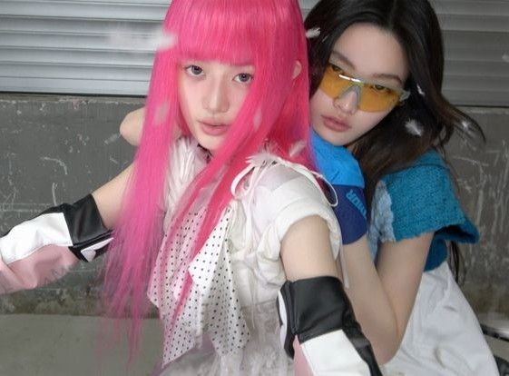 Behind-the-scenes cut of ILLIT