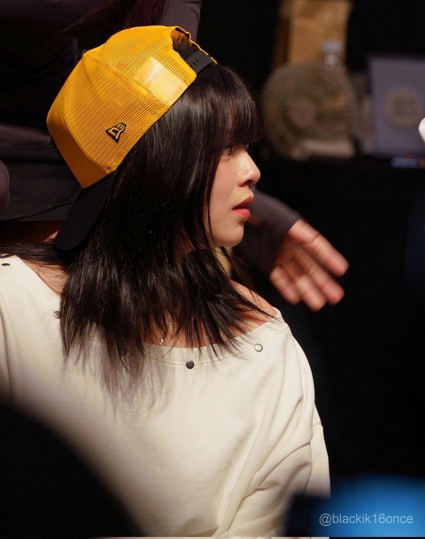 A moment captured by Jeongyeon (TWICE)'s fan