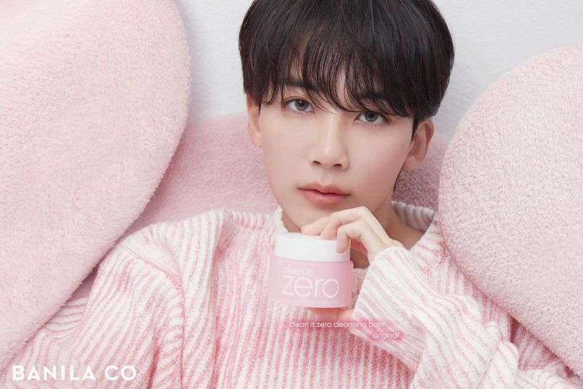 Momen yang diabadikan oleh penggemar Jeonghan (SEVENTEEN)