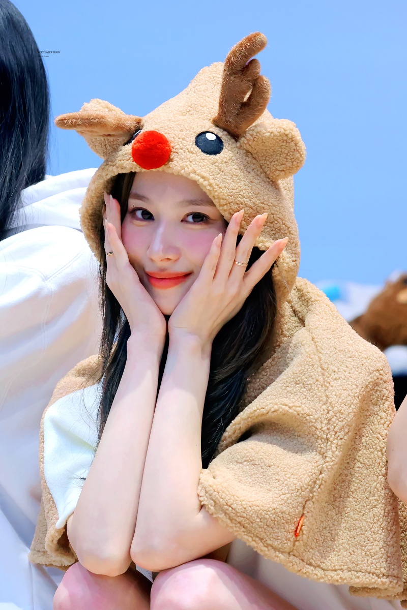 Latest photo of Sana (TWICE)