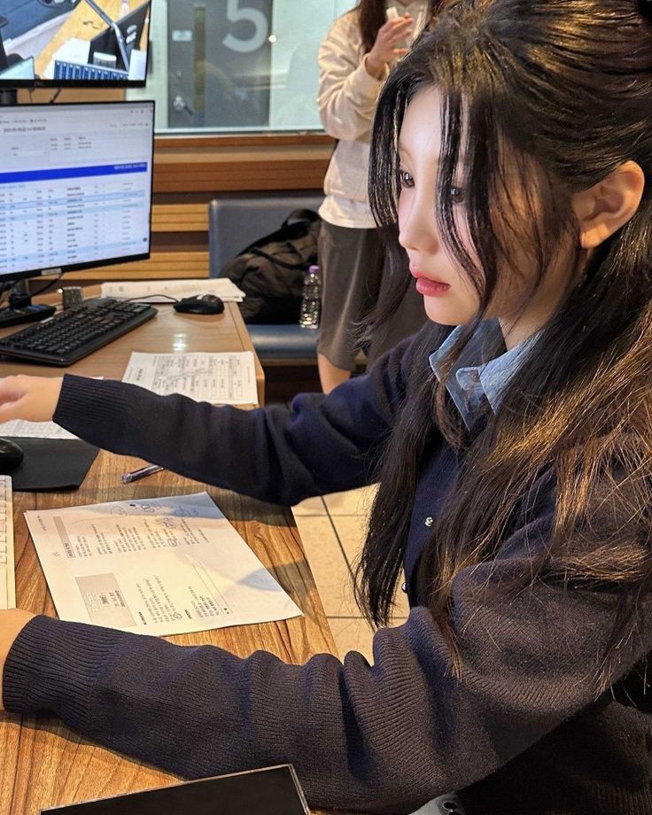 Behind-the-scenes cut of Wonhee (ILLIT)