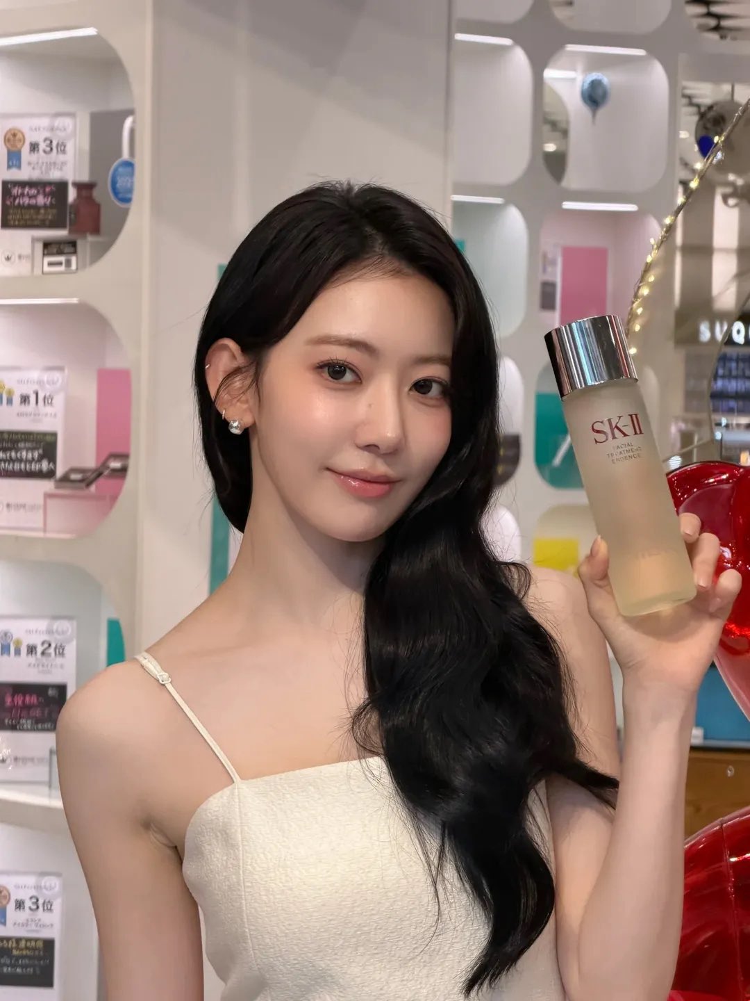 Behind-the-scenes cut of Sakura (LE SSERAFIM)