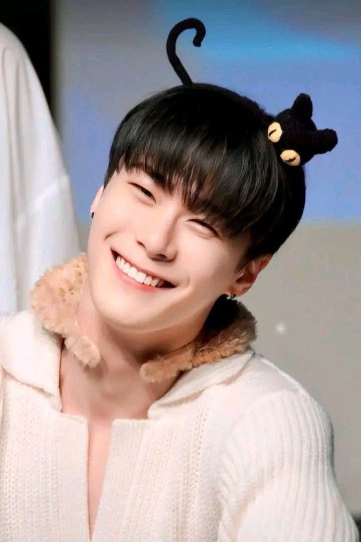 A moment captured by Moonbin (ASTRO)'s fan