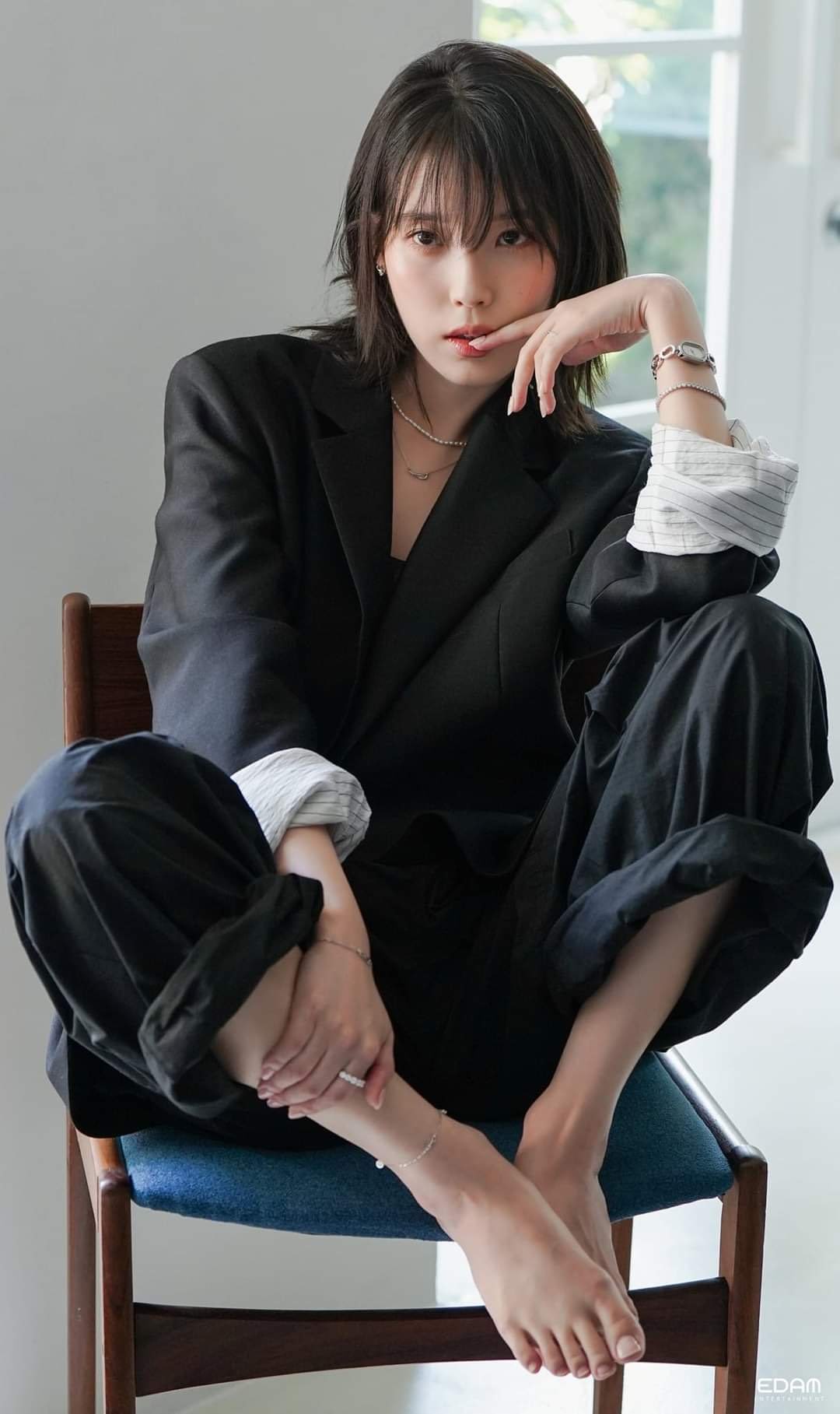Behind-the-scenes cut of IU