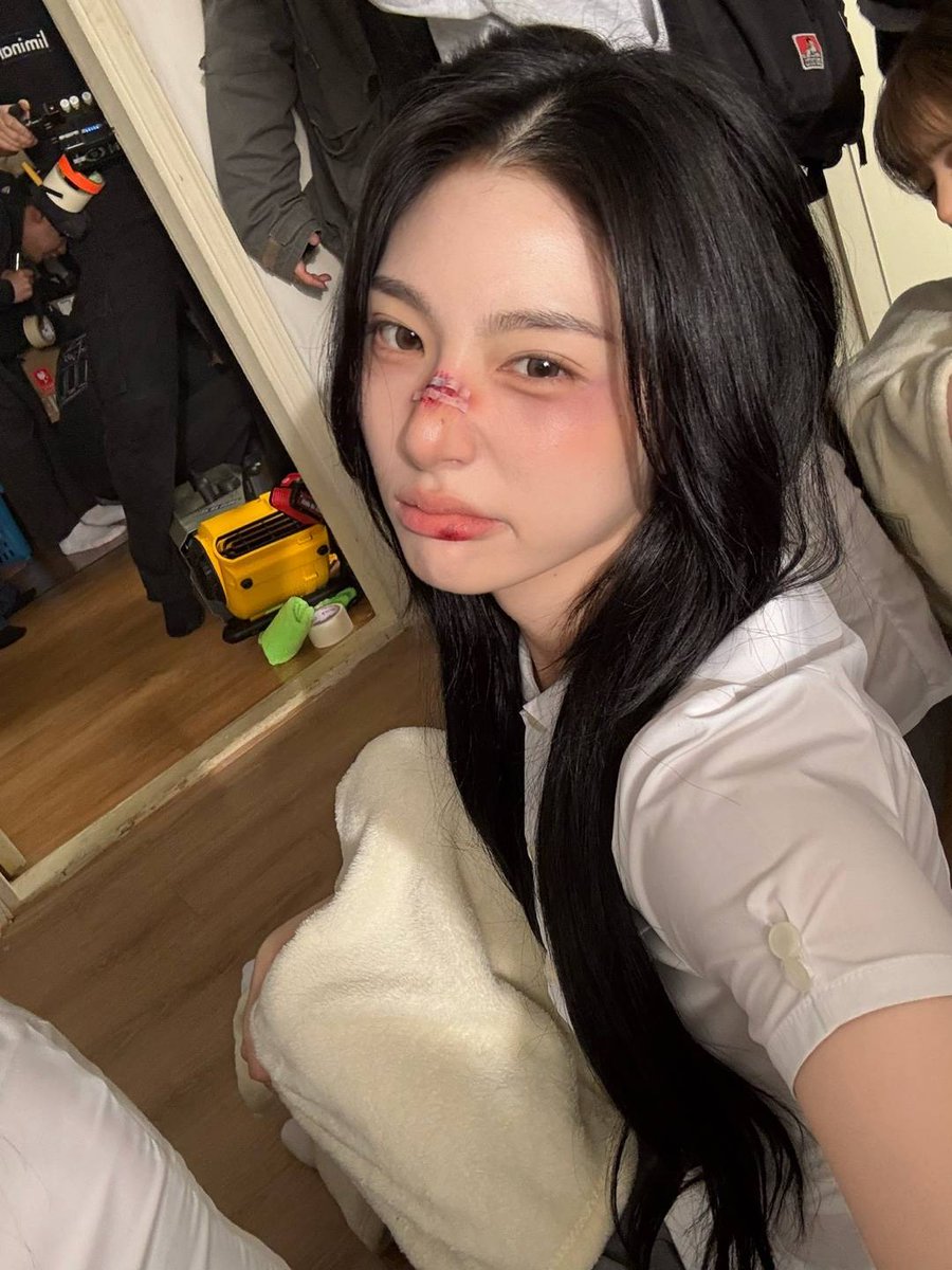 Behind-the-scenes cut of tripleS