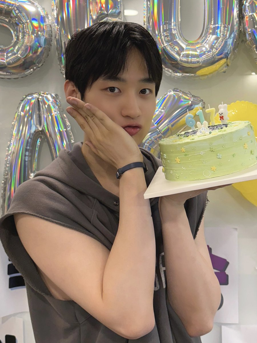 Behind-the-scenes cut of VERIVERY