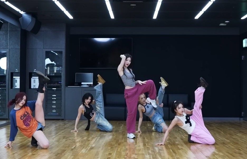 Behind-the-scenes cut of ITZY
