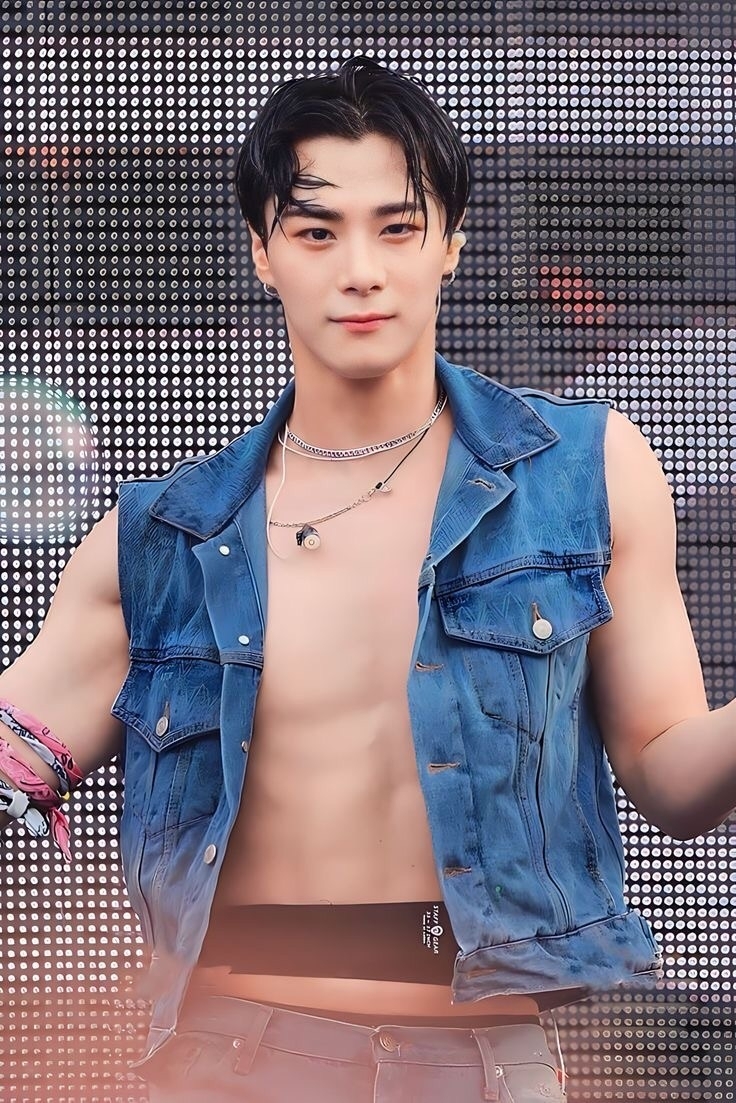Latest photo of Moonbin (ASTRO)