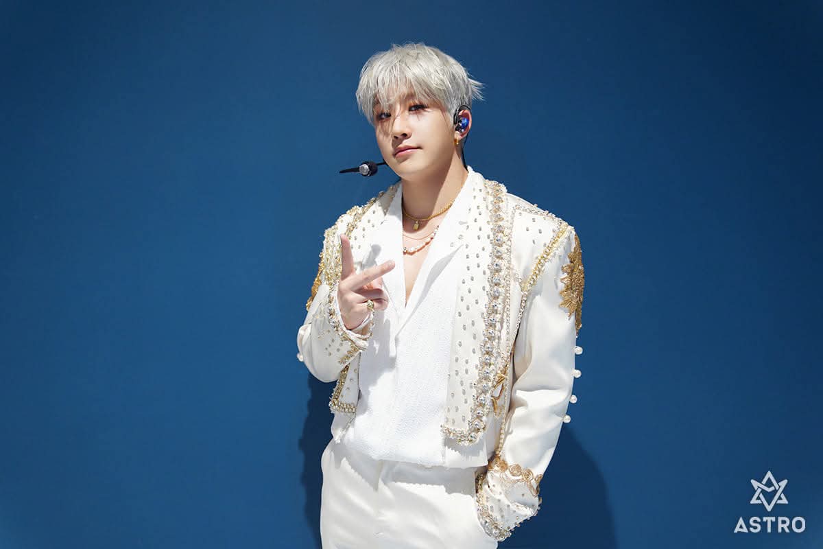 Behind-the-scenes cut of Jinjin (ASTRO)