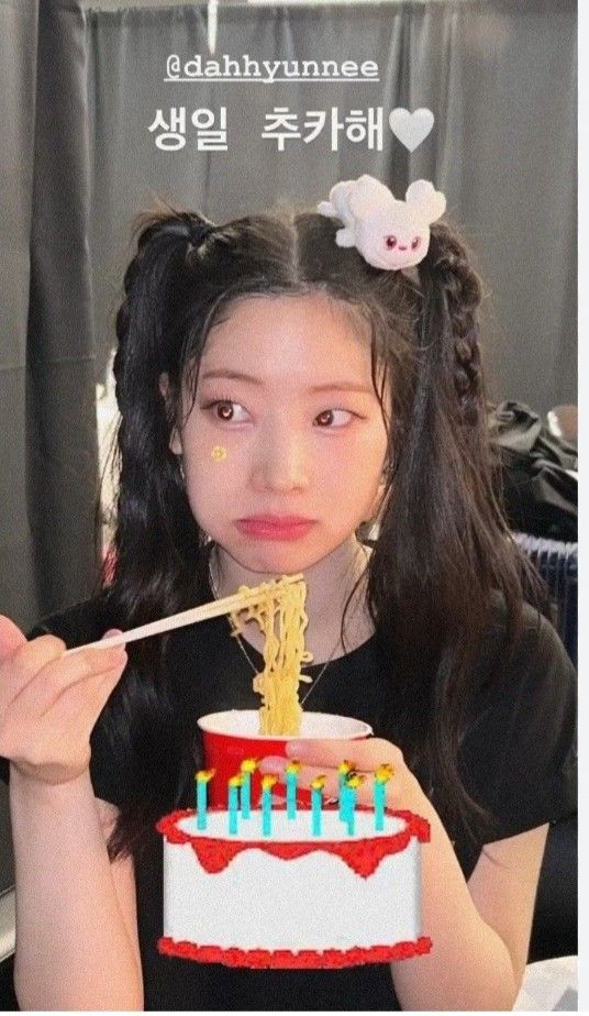 Today's most popular wallpaper in the Dahyun (TWICE) community