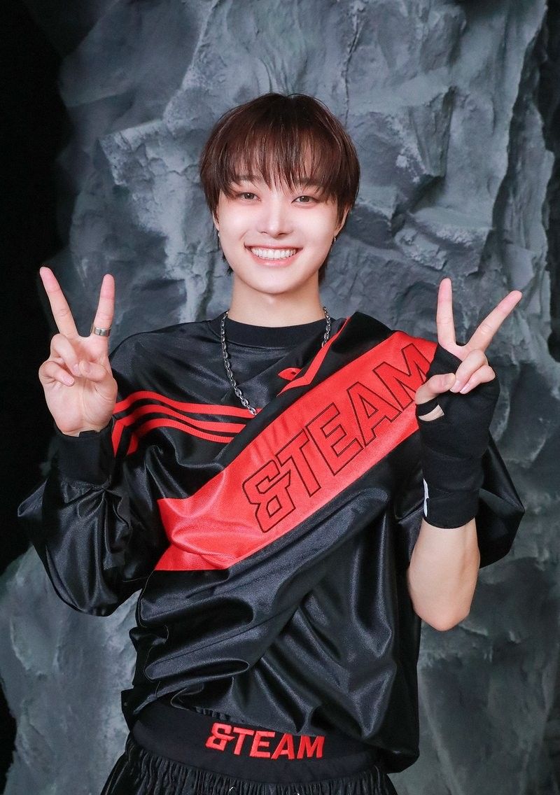 Potret di balik layar EJ (&TEAM)