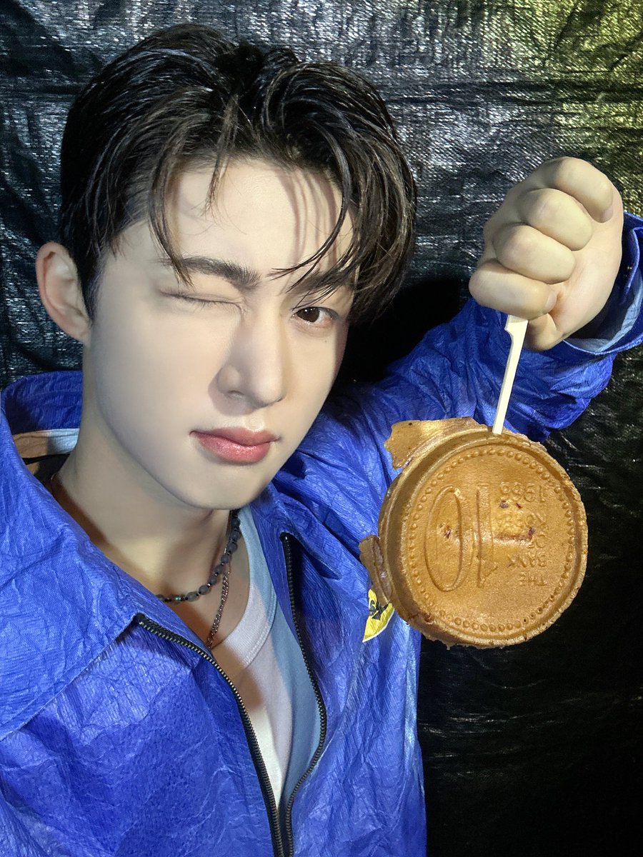 A moment captured by B.I's fan