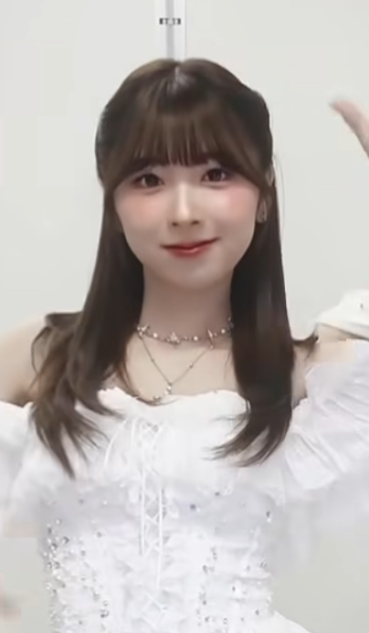Latest photo of Miihi (NiziU)