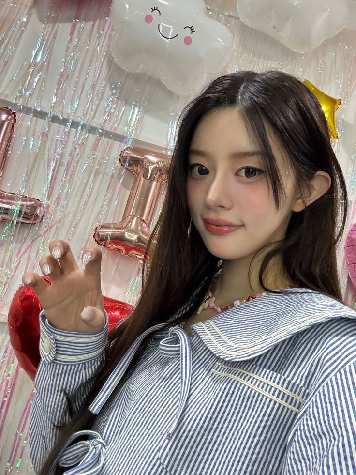 Behind-the-scenes cut of Minju (ILLIT)