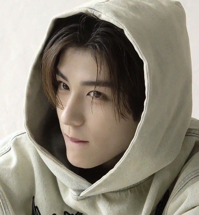 Behind-the-scenes cut of Leehan (BOYNEXTDOOR)