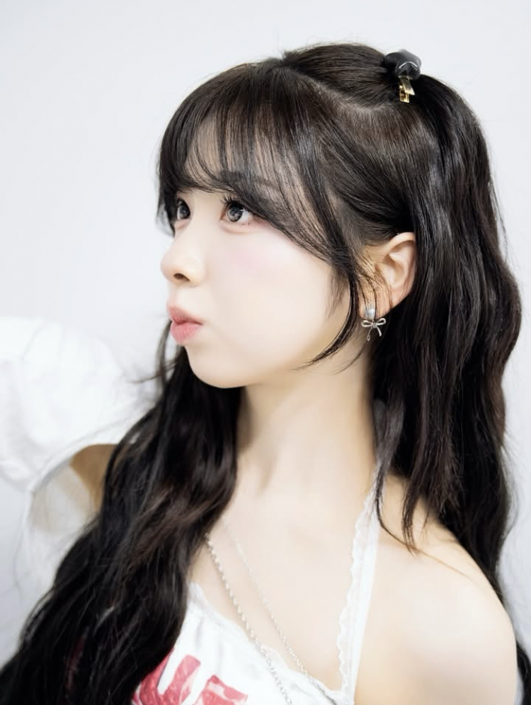Behind-the-scenes cut of Miihi (NiziU)