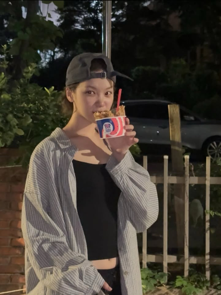 Behind-the-scenes cut of Kim Chaewon (LE SSERAFIM)