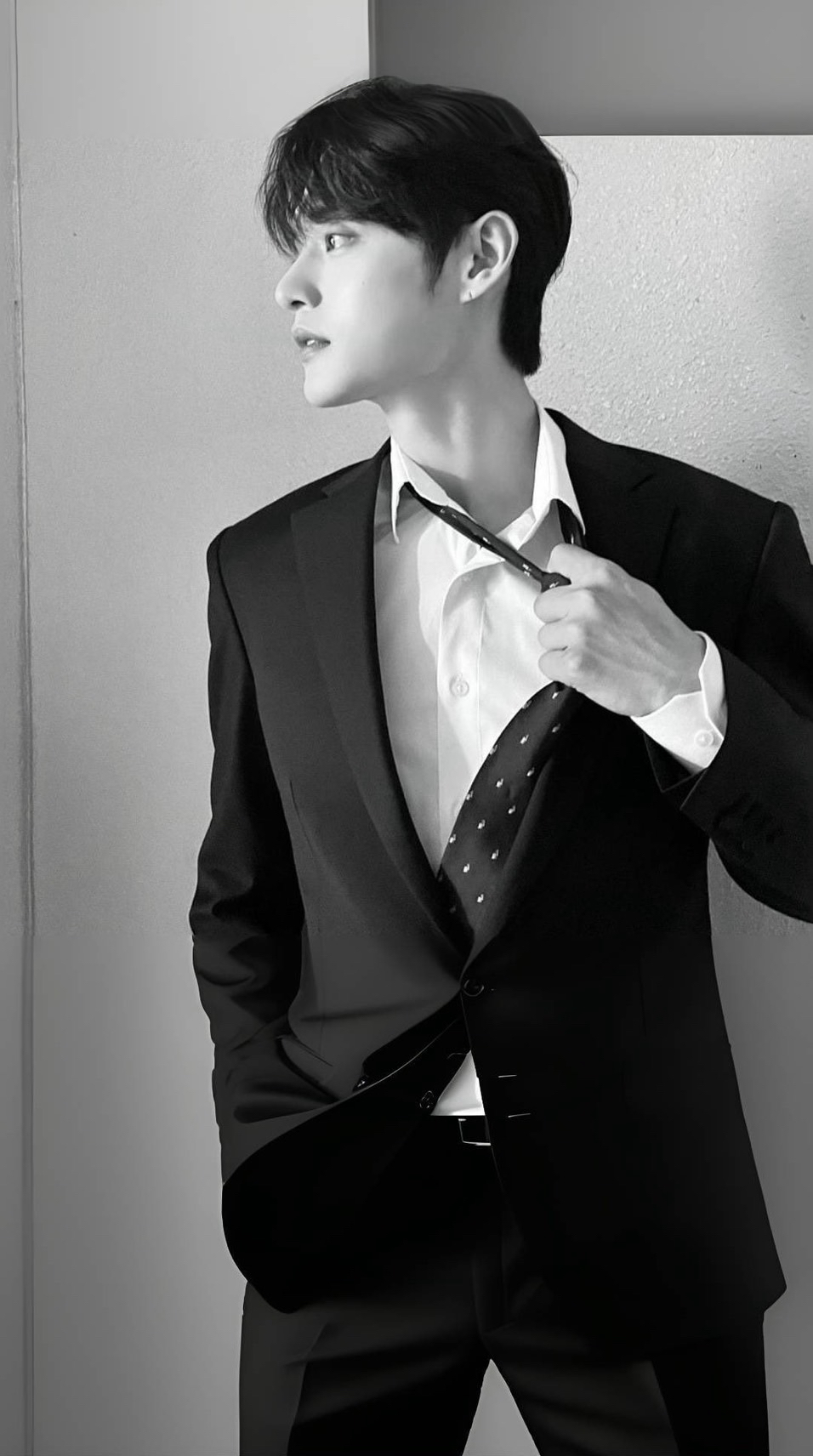 Behind-the-scenes cut of Kim Jiwoong (ZEROBASEONE)