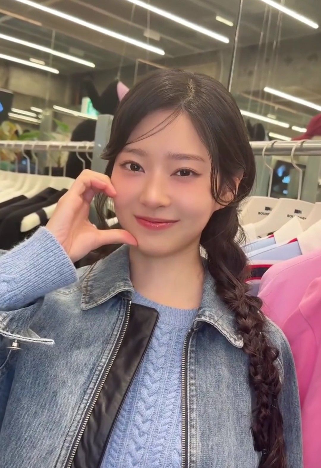 A moment captured by Kim Minju's fan