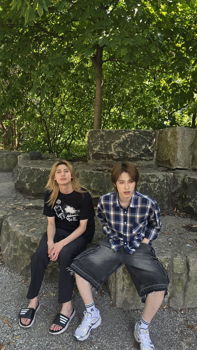 Behind-the-scenes cut of Xdinary Heroes