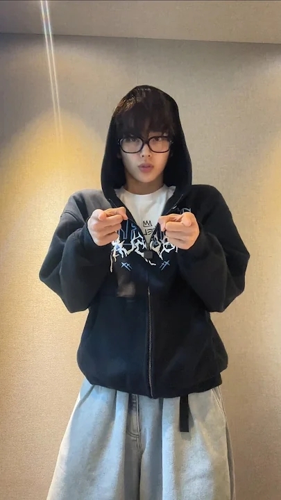 A moment captured by Hyeongjun (CRAVITY)'s fan