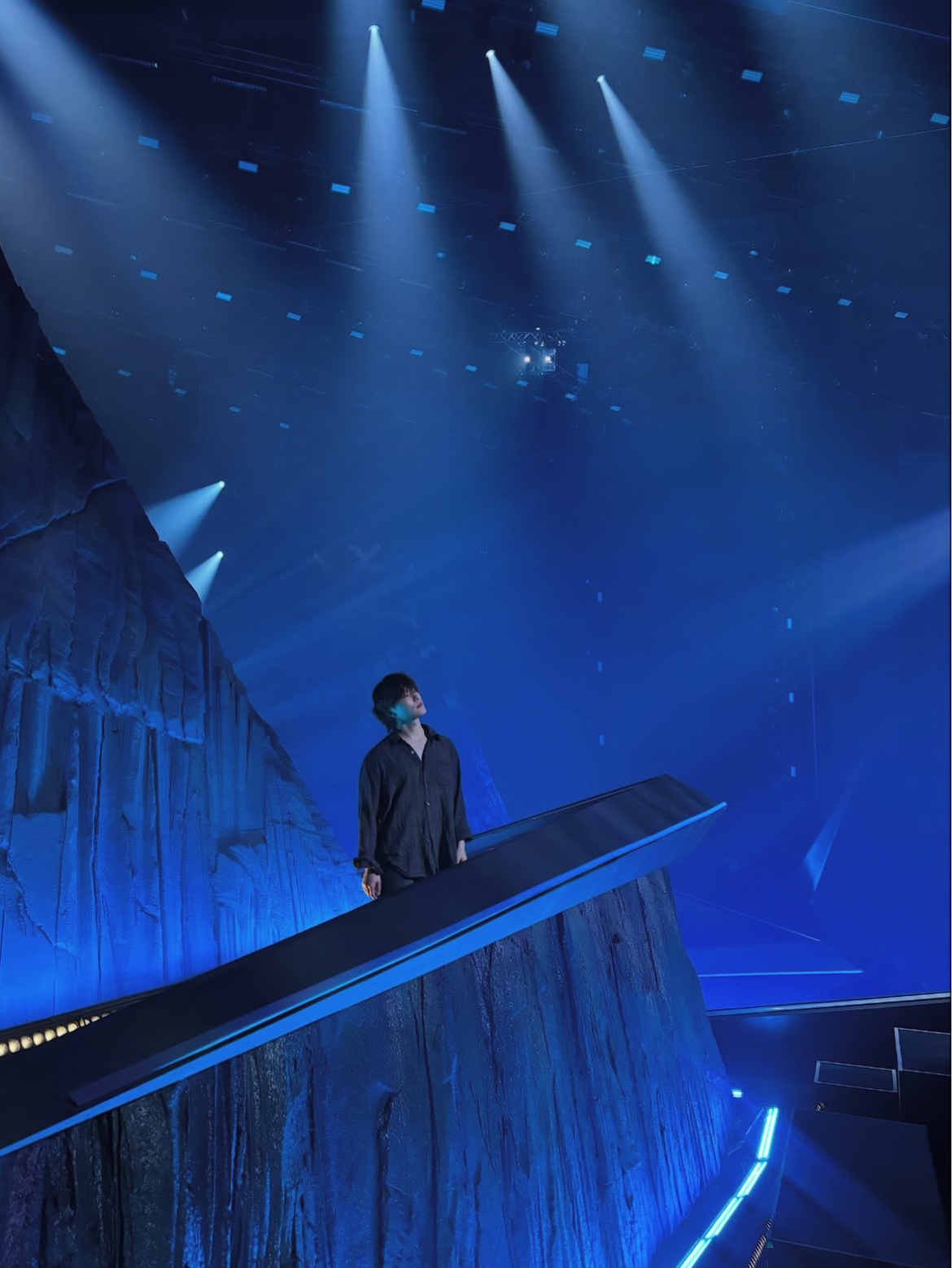 Behind-the-scenes cut of Dino (SEVENTEEN)