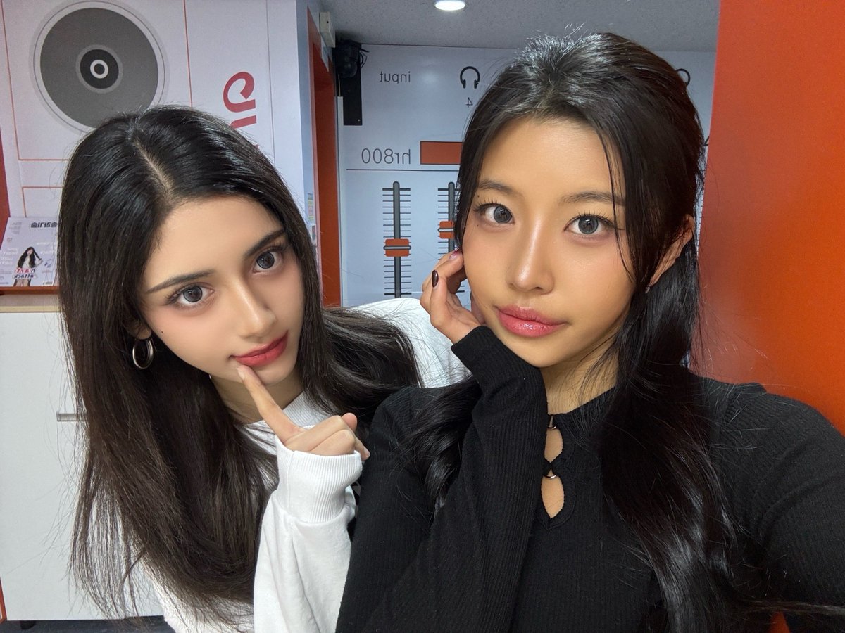 A moment captured by X:IN's fan